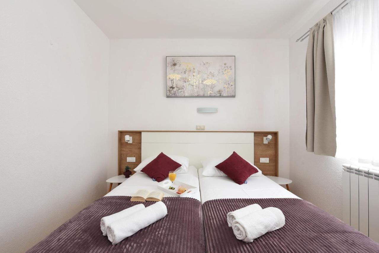 Apartments Amari Starigrad Exterior photo